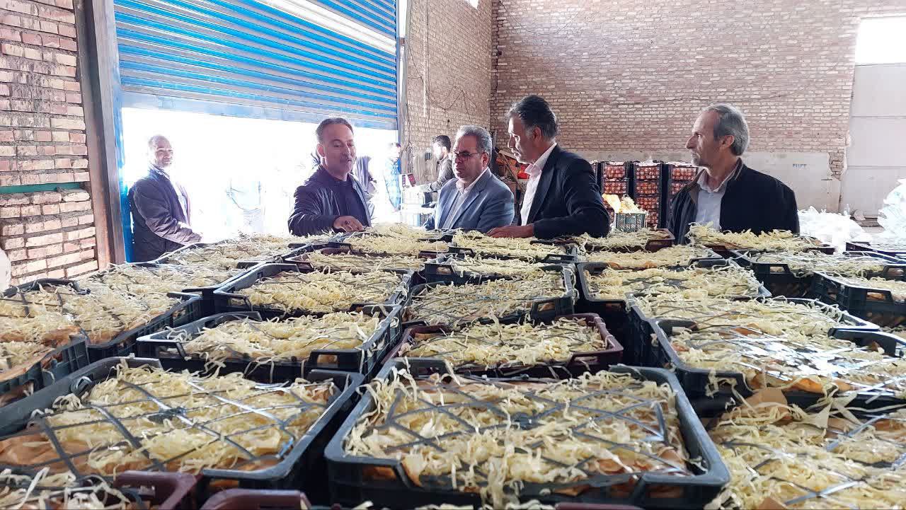 بررسی میدانی سرپرست فرمانداری شهرستان محلات از محل عرضه‌ی میوه‌ی تنظیم‌بازاری