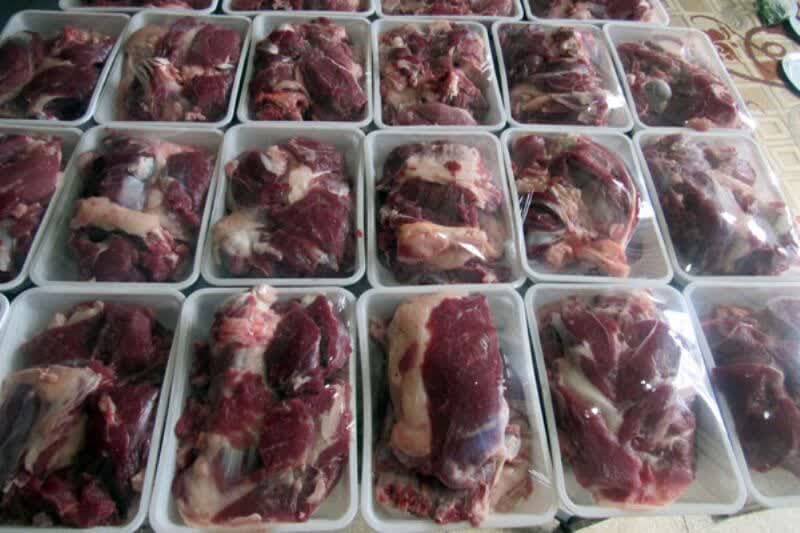گوشت ۳۰۱ راس دام قربانی بین نیازمندان استان مرکزی توزیع شد