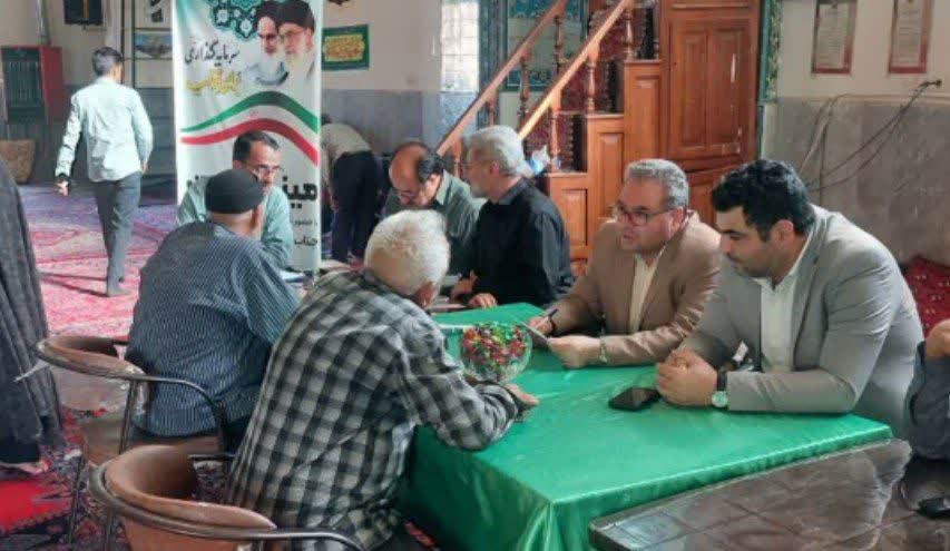 برپایی میز خدمت در روستای بزیجان
