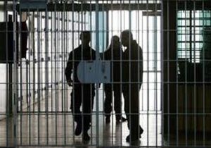نیکوکار محلاتی ۱۰ میلیارد ریال برای کمک به آزادی زندانیان اهدا کرد