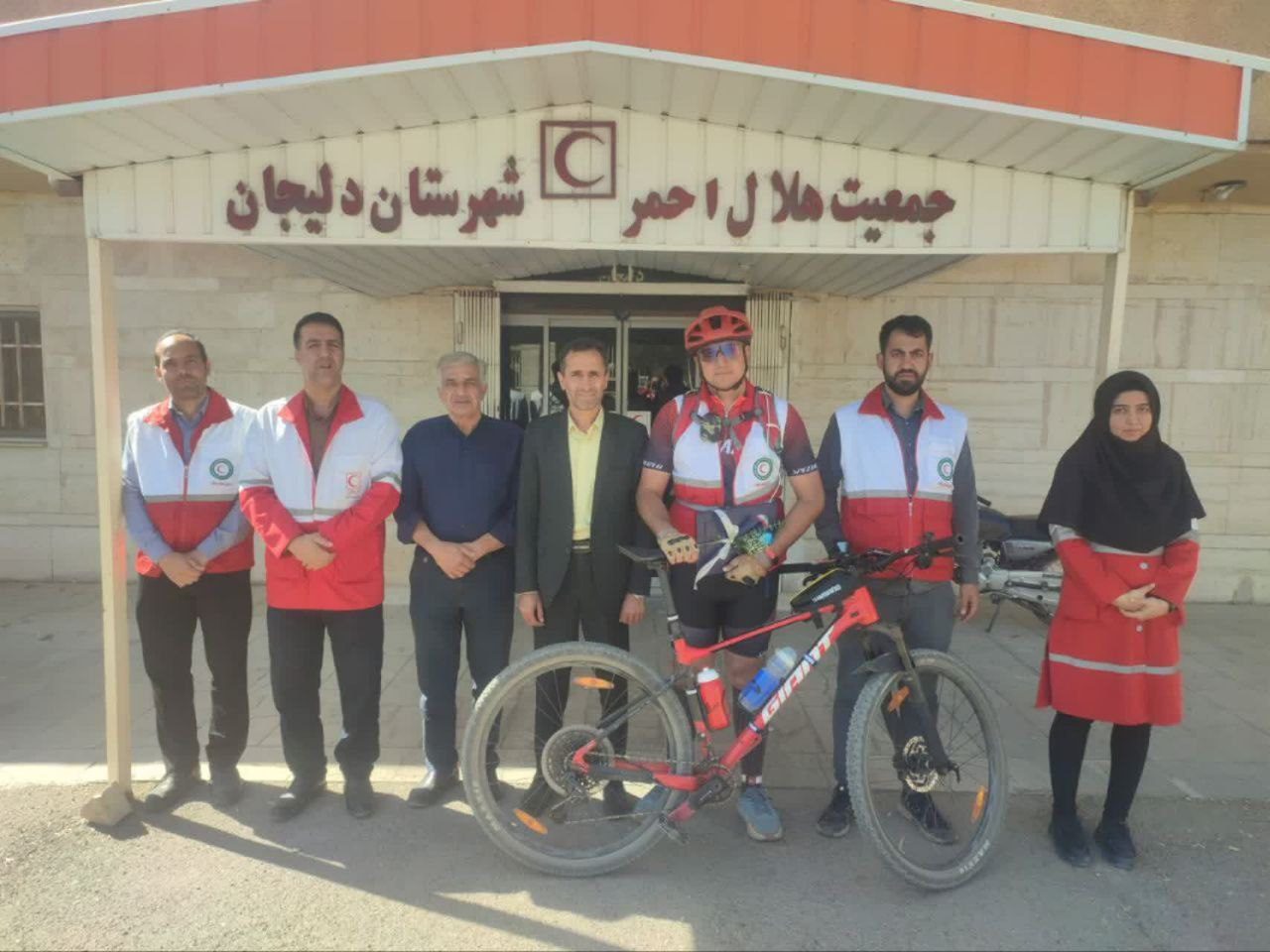 رکاب‌زنی ۸۸ کیلومتری نجاتگر محلات به مناسبت هفته ورزش و تربیت بدنی