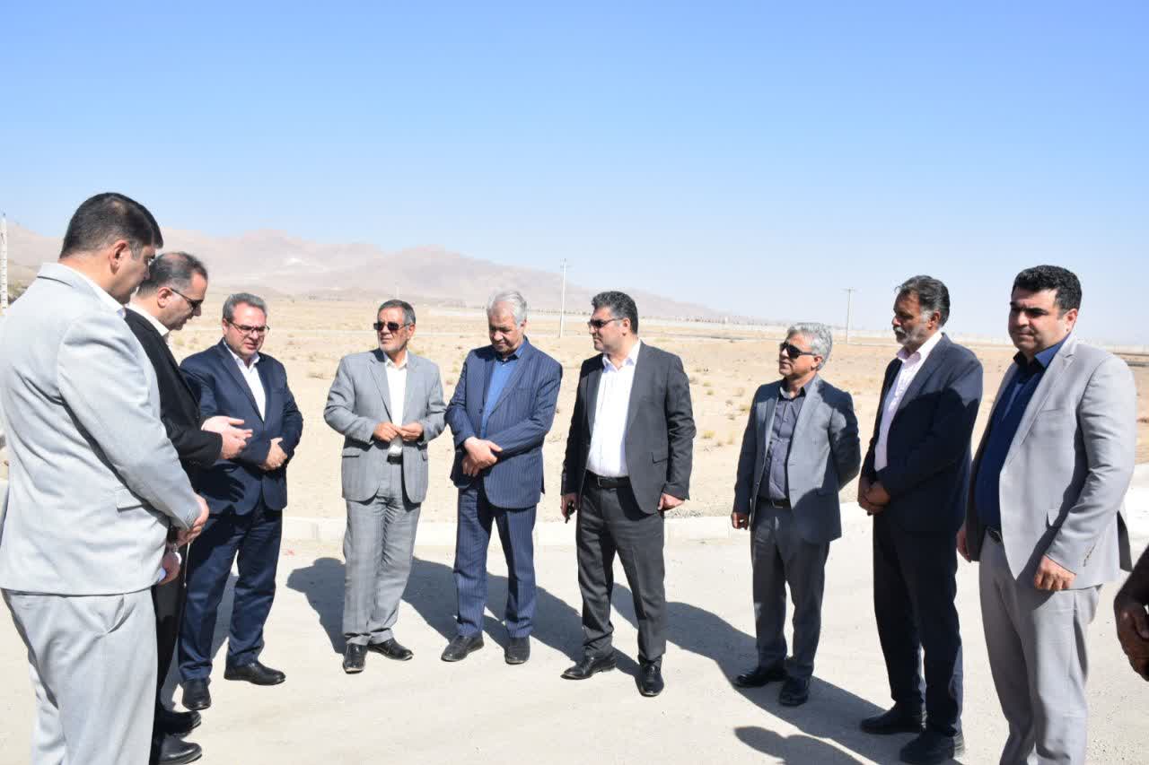 بازدید معاون وزیر جهاد کشاورزی از پروژه شهرک ماهیان زینتی در محلات