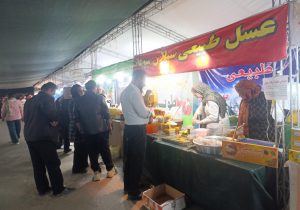 نمایشگاه اقوام در دل فرش گل محلات