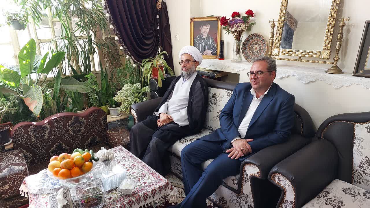 ادای احترام به ایثارگران در سالروز ولادت اسوه صبر و استقامت