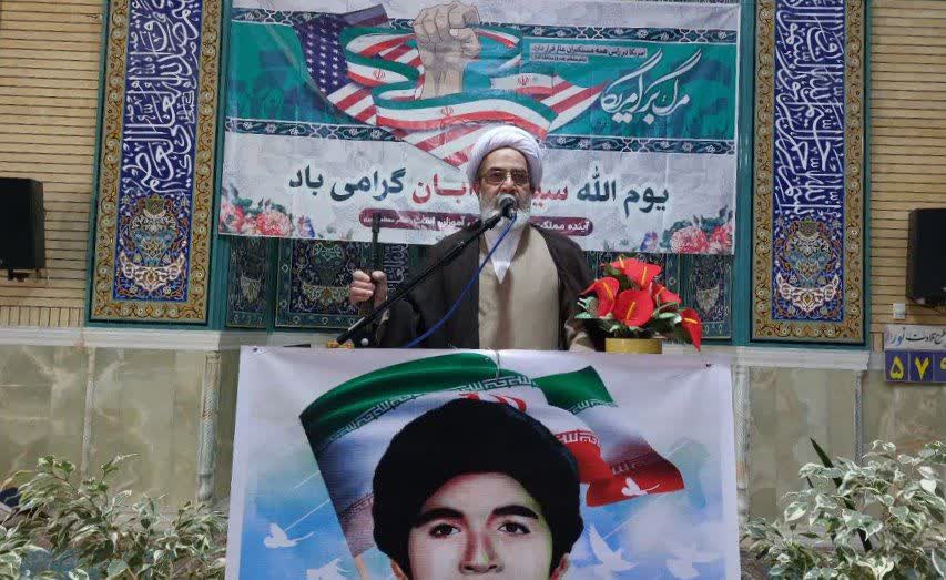 دانشجویان با تسخیر لانه جاسوسی چهره واقعی استکبار را آشکار کردند