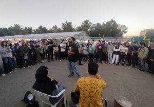 اجرای تئاتر خیابانی «جادوی گل» همزمان با فرش سرگل آسیا در محلات