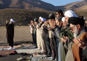 نیایش مردم محلات برای نزول رحمت الهی