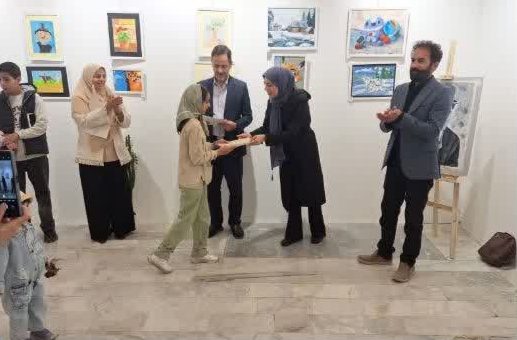 افتتاح نمایشگاه نقاشی «ماجراهای رنگی» در نگارخانه شفق محلات