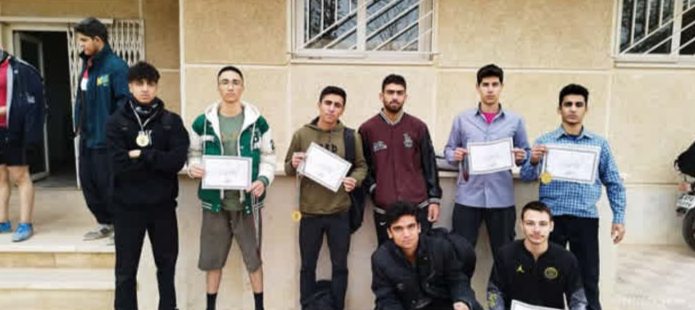 رقابت دانش‌آموزان پسر متوسطه دوم شهرستان محلات در دو و میدانی