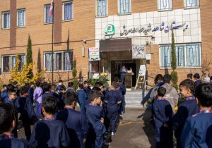 گرامیداشت سالروز تصویب قانون اساسی در دبستان شاهد شهید عطاءاله سروش محلات