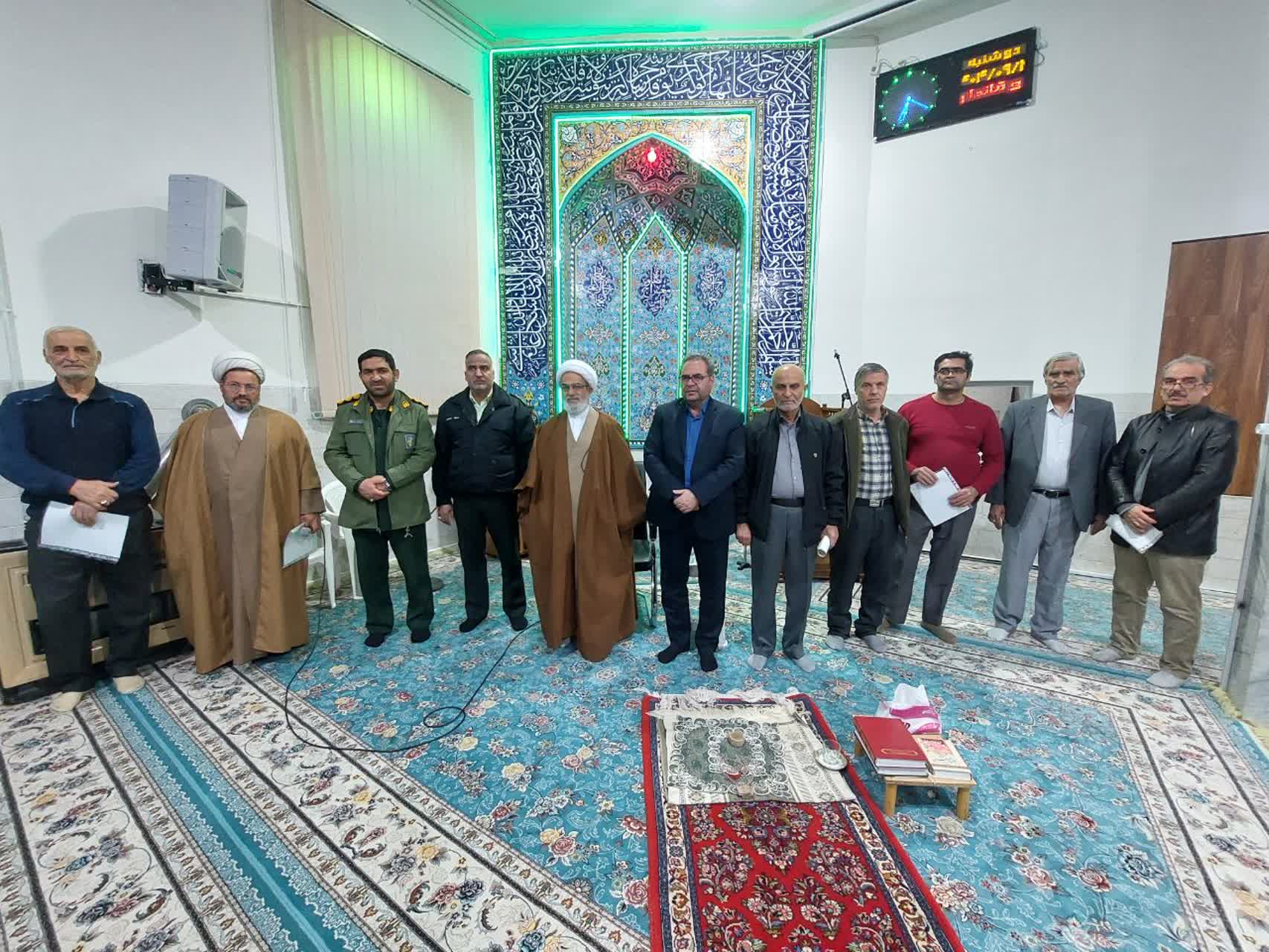 امام جمعه و فرماندار محلات در جمع نمازگزاران مسجد حضرت موسی بن جعفر(ع)