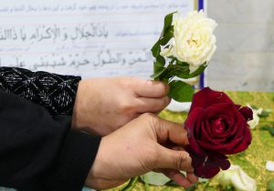 دانش‌آموزان با شاخه‌های گل، اعتکاف را بدرقه کردند