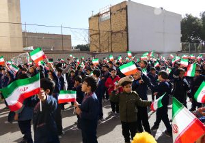 نوای سرود داتش‌آموزان محلاتی در گلبانگ انقلاب