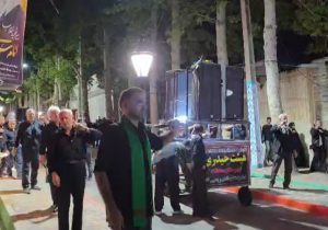 دسته عزاداری شب تاسوعا؛ جلوه‌ای از عشق محلاتی‌ها به سیدالشهدا(ع)