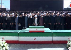 اقامه نماز بر پیکر امام شهید و شهدای خانواده ایشان