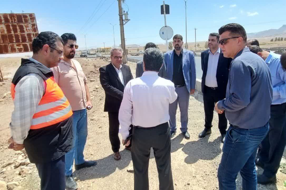 بازدید فرماندار شهرستان محلات از روند احداث میدان ورودی نیم‌ور و بررسی مشکلات راه‌های دسترسی روستاها